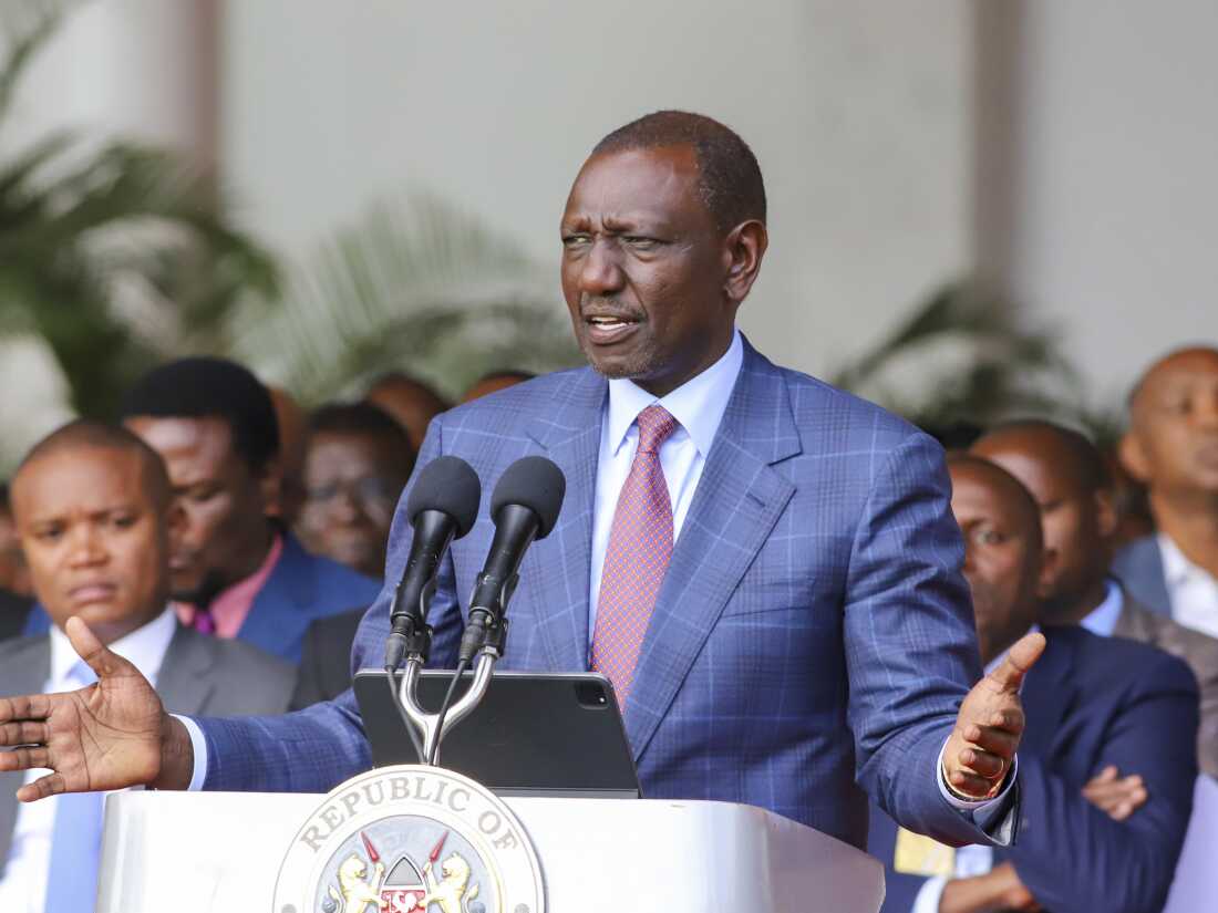 William Ruto, don talk say he go withdraw di finance bill wey get controversial tax hikes, after deadly protests wey dem burn parliament on Tuesday.