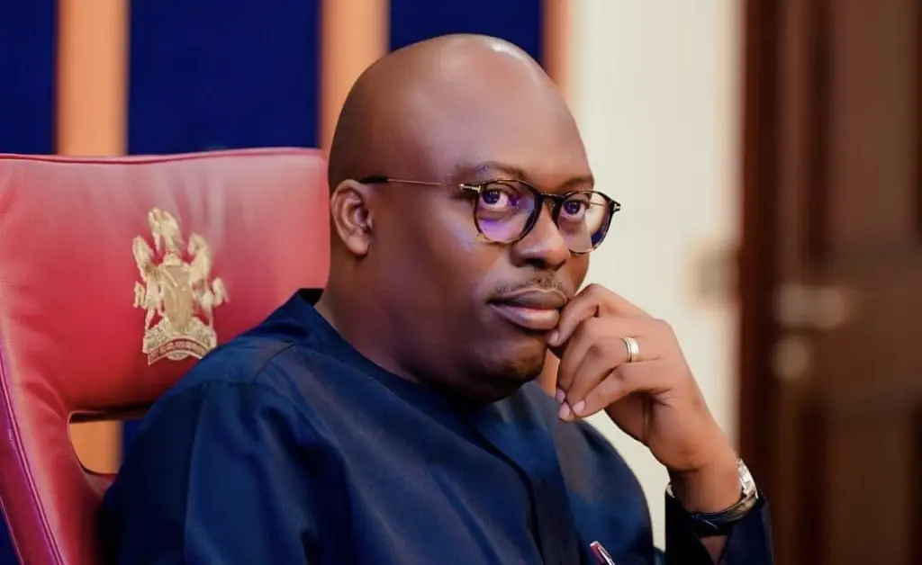 Tension don rise gidigba for Rivers State as lawmakers wey dey follow former governor and current FCT Minister, Nyesom Wike, don resume dia showdown with Governor Siminalayi Fubara. According to reports wey Channels TV and The Punch carry, di lawmakers waka enter Assembly complex with full confidence, signaling say di political wahala between both camps never near ending. Eyewitness tell Vanguard say security tight for di area as pipo dey fear say di clash fit escalate again, especially afta months of back-and-front wey don divide di state government into two strong factions. Dem say di lawmakers loyal to Wike dey push to resume legislative activities, while pipo for Fubara side dey view di move as another attempt to undermine di governor’s authority. As di gbege dey like dis, many Rivers residents don dey worry wetin dis fresh season of political fight go cause for governance, development projects and peace inside di state. For now, all eyes dey on di Assembly and Government House as Rivers prepare for another episode of di never-ending political drama.