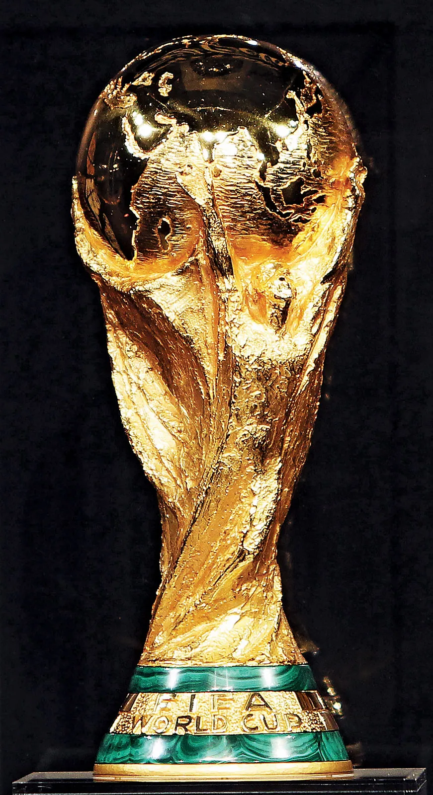 FIFA-World-Cup-trophy